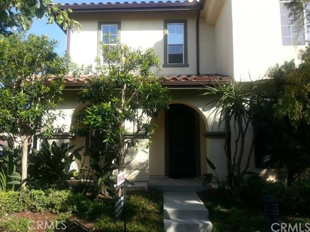39 Wonderland Irvine, California Great roomy, versatile home in gated Northwood Estate with 4 large bedrooms (2 masters), 4 full baths and huge upstairs loft. Quiet inside corner location. High ceiling with lots of windows. Granite counter kitchen with stainless steel appliances and warm cabinetry, walk-in pantry. Spacious and open living/dining area. Nice wood flooring and carpets. Nice patio on the side and rear 2 car garage with clean epoxy flooring. Community offers large park, pool, spa, BBQ and clubhouse. Close to everything Irvine offers with great schools.