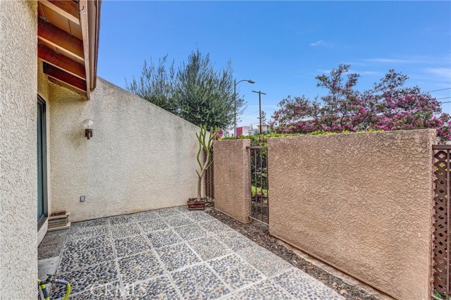 18403 Collins Street, Tarzana CA: https://media.crmls.org/medias/f6f87500-0354-493b-9dd4-9974ffb1d0ce.jpg