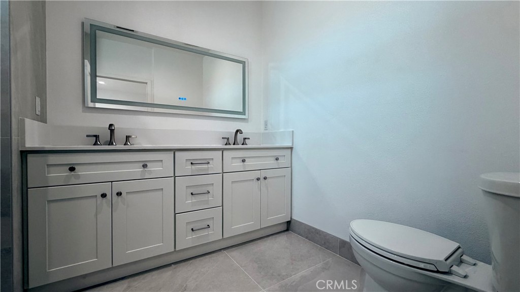 https://media.crmls.org/medias/f6f8ffc3-f472-47d8-b97a-fda7615cc427.jpg?preset=X-Large