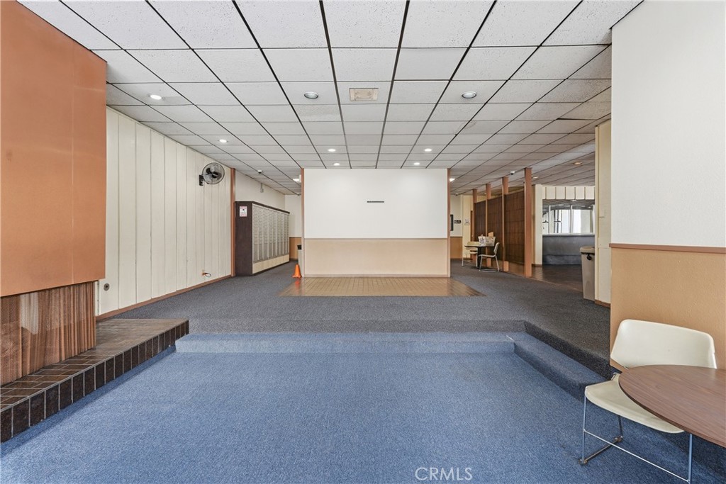 https://media.crmls.org/medias/f6f9533b-472a-4012-a05e-5ab2e1dc5ce8.jpg?preset=X-Large