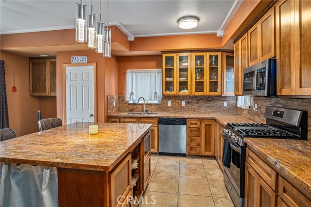 Detail Gallery Image 10 of 41 For 16269 Pebble Beach Dr, Victorville,  CA 92395 - 3 Beds | 2/1 Baths