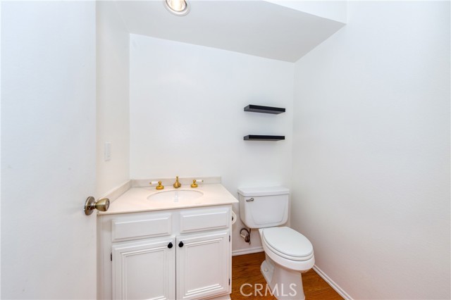 Detail Gallery Image 9 of 29 For 18344 Collins St a,  Tarzana,  CA 91356 - 2 Beds | 2/1 Baths