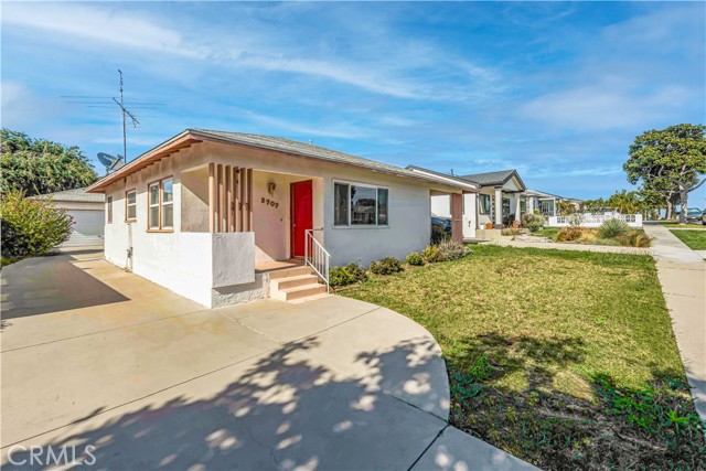 Detail Gallery Image 1 of 1 For 2707 Robinson St, Redondo Beach,  CA 90278 - 3 Beds | 1 Baths