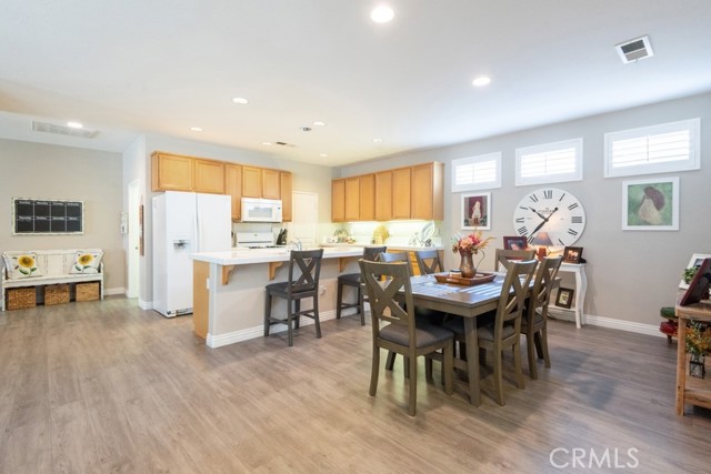1564 Four Seasons Circle, Beaumont CA: https://media.crmls.org/medias/f6fa6dc1-ac70-4d41-af75-5373d1e6e18b.jpg