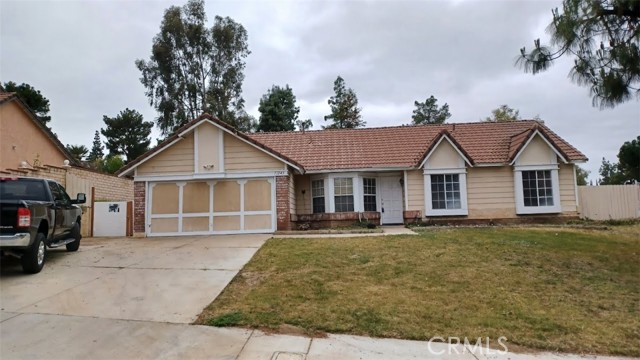 11245 Clara Court, Riverside CA: https://media.crmls.org/medias/f6fa934f-afb7-4898-bd74-857d03ac78c6.jpg