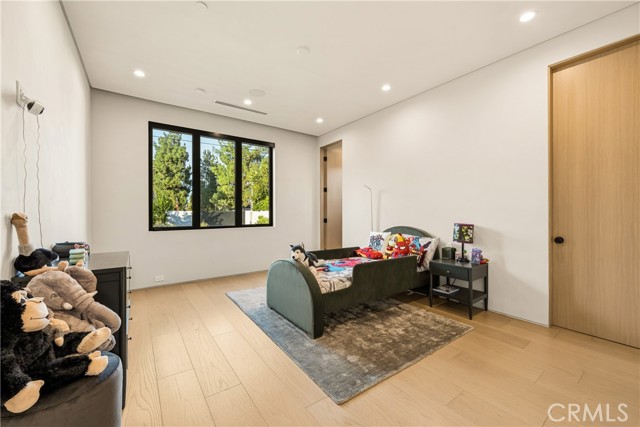 Detail Gallery Image 40 of 54 For 22924 Erwin St, Woodland Hills,  CA 91367 - 11 Beds | 9/2 Baths