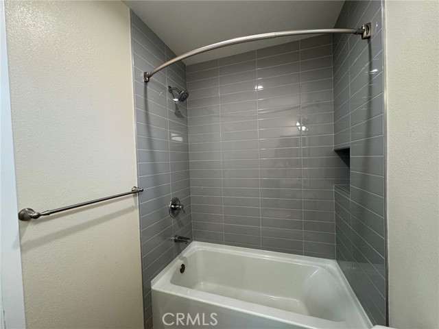 434 N Beachwood Drive, Burbank CA: https://media.crmls.org/medias/f6fb5f34-8082-497a-a045-99355b100f7c.jpg