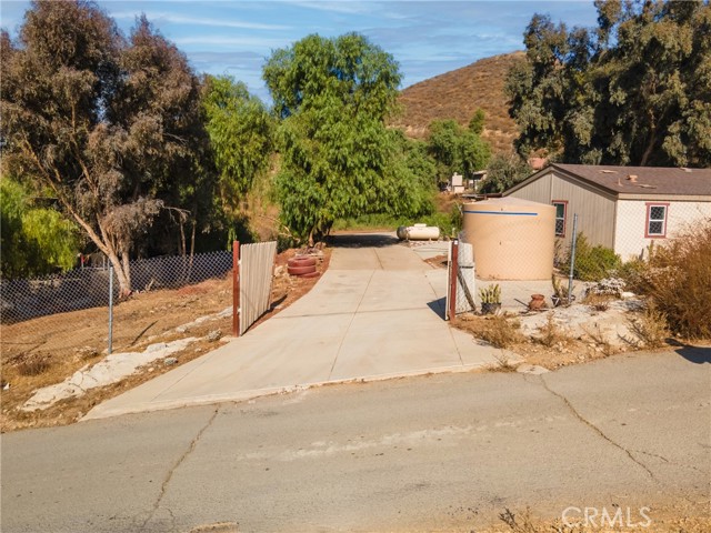 Detail Gallery Image 10 of 46 For 11318 Spanish Hills Dr, Corona,  CA 92883 - 3 Beds | 2 Baths