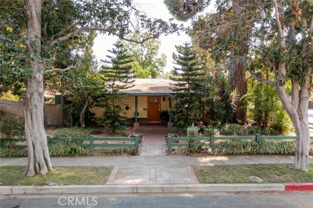 11594 Morrison Street, North Hollywood CA: https://media.crmls.org/medias/f6fc10a8-5a5c-42f4-b7bf-8f25cc56815e.jpg