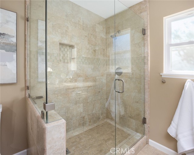 1032 Saint John Place, North Tustin CA: https://media.crmls.org/medias/f6fc9fa7-6784-4ab0-832a-867dbb95ee25.jpg