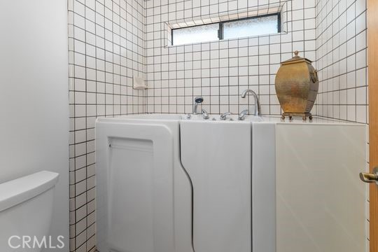 https://media.crmls.org/medias/f6fd0fea-9ca3-4896-9c55-cf84a9f01ef3.jpg?preset=X-Large