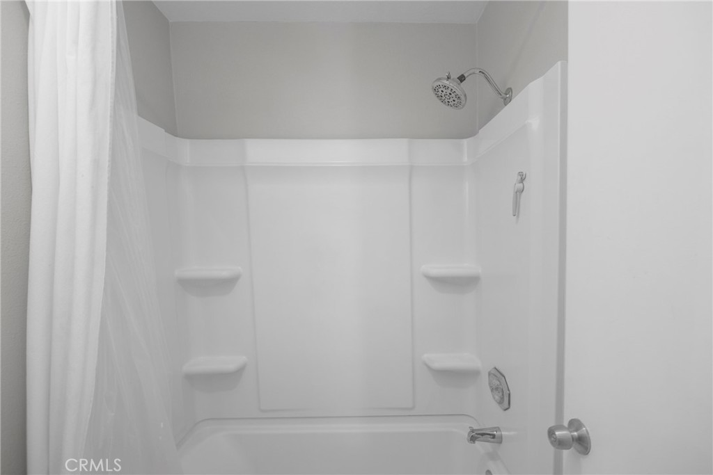 https://media.crmls.org/medias/f6fd1d6e-ecff-4d82-8ec4-73b87b46e749.jpg?preset=X-Large