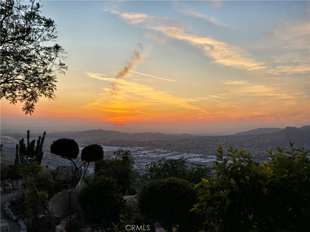 https://media.crmls.org/medias/f6fd91da-dba2-435c-b527-e9fac02b2ad5.jpg?preset=X-Large