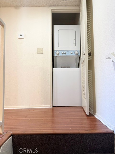 Detail Gallery Image 9 of 19 For 3105 Montrose Ave #3,  La Crescenta,  CA 91214 - 2 Beds | 2/1 Baths