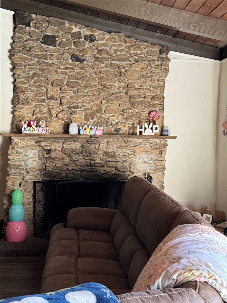 https://media.crmls.org/medias/f6fe52f4-efcd-49e4-9377-e8e3bb027d34.jpg?preset=X-Large