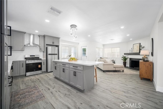 Detail Gallery Image 2 of 31 For 2612 Manhattan Beach Bld, Gardena,  CA 90249 - 3 Beds | 2 Baths