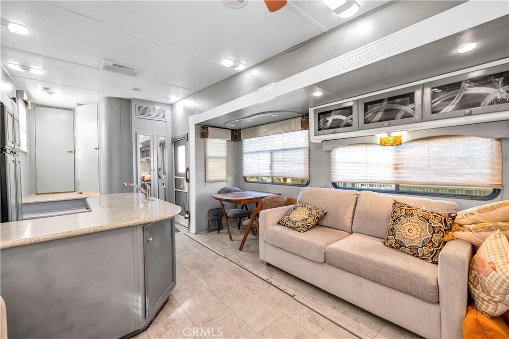 MLS #CV25265417 image #15