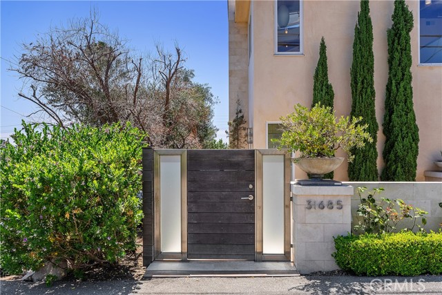 Detail Gallery Image 6 of 40 For 31685 3rd Ave, Laguna Beach,  CA 92651 - 2 Beds | 2 Baths