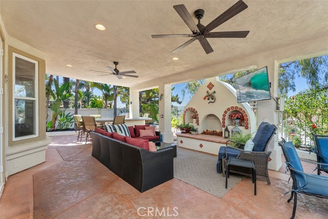 7 Mariposa, Rancho Santa Margarita CA: https://media.crmls.org/medias/f6ff946a-2eea-4145-8603-1119d47c50d5.jpg