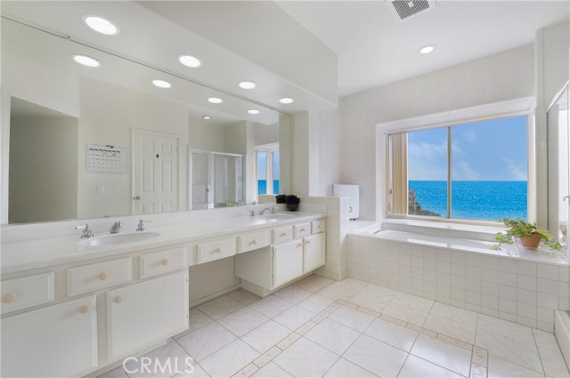 46 Saint Tropez, Laguna Niguel CA: https://media.crmls.org/medias/f70075c8-b05e-409c-82e1-245ae9de5fdc.jpg