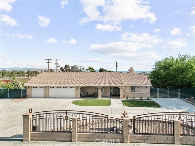 19287 Allegheny Road, Apple Valley CA: https://media.crmls.org/medias/f700d11b-060d-4087-bf91-7702ea52b3b0.jpg