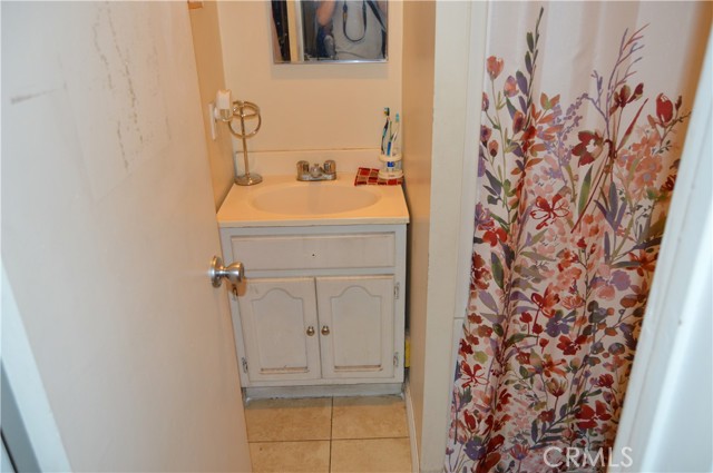 13104 Hoyt Street, Pacoima CA: https://media.crmls.org/medias/f701a8c5-548e-4569-88e1-7585bc0593e3.jpg