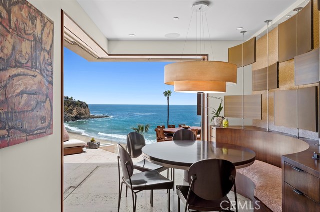 88 Emerald, Laguna Beach CA: https://media.crmls.org/medias/f701f301-72cc-4a74-b4dc-d8c7550b8641.jpg