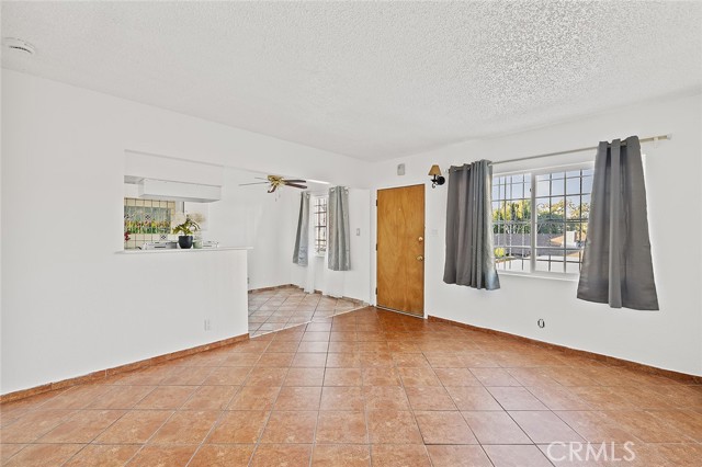 Detail Gallery Image 7 of 16 For 330 W Laurel St #C,  Compton,  CA 90220 - 1 Beds | 1 Baths