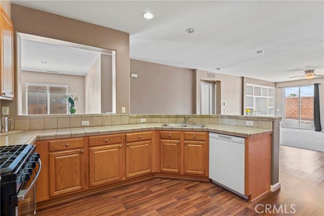 13275 Lone Pine Court, Hesperia CA: https://media.crmls.org/medias/f7028ce4-6b32-48c6-88d0-dc8dea68478d.jpg