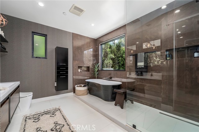 4706 Katherine Avenue, Sherman Oaks CA: https://media.crmls.org/medias/f704a180-35bb-4800-8793-326329983bc6.jpg