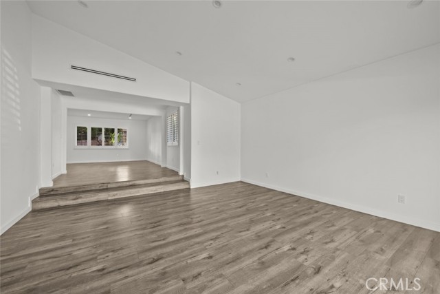 4718 La Crescenta Avenue, La Crescenta CA: https://media.crmls.org/medias/f7051ee0-d3c5-4dba-84dc-50c4aaf9ed5d.jpg