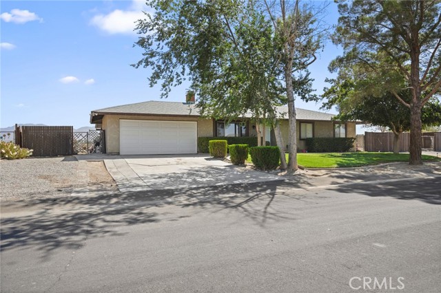 17208 Rawhide Avenue, Lake Los Angeles CA: https://media.crmls.org/medias/f7061da9-faf5-4e1c-beca-cd13dbf3fad2.jpg