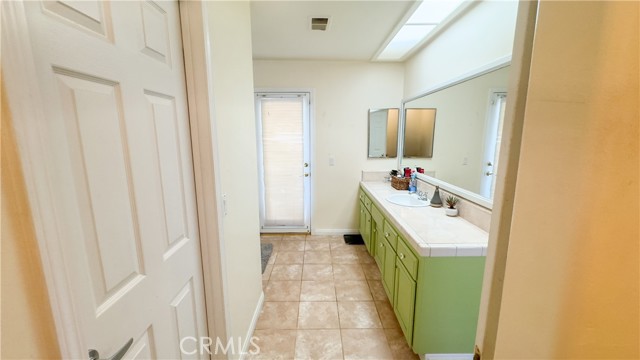 Detail Gallery Image 11 of 23 For 5701 Laurel Canyon Dr, Bakersfield,  CA 93313 - 3 Beds | 2 Baths