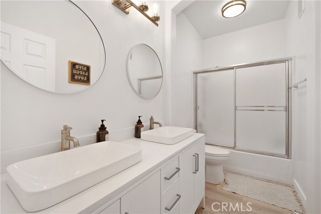 17 Crescent City, Irvine CA: https://media.crmls.org/medias/f7069e50-63ad-4d3e-a073-e40d1b13fe8d.jpg