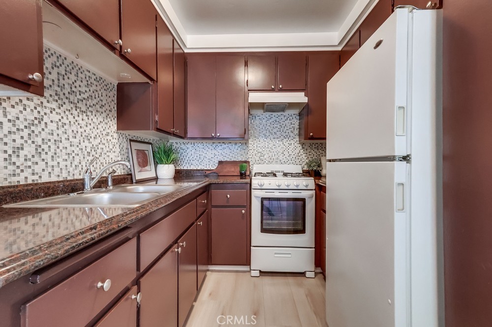 https://media.crmls.org/medias/f706acac-5ed0-45f7-bd4b-6080ad2a5b08.jpg?preset=X-Large