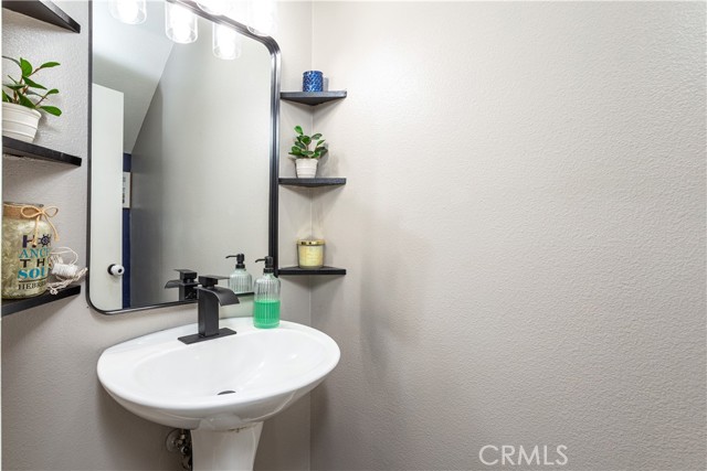 Detail Gallery Image 16 of 37 For 15539 Rockwell Ave, Fontana,  CA 92336 - 3 Beds | 2/1 Baths