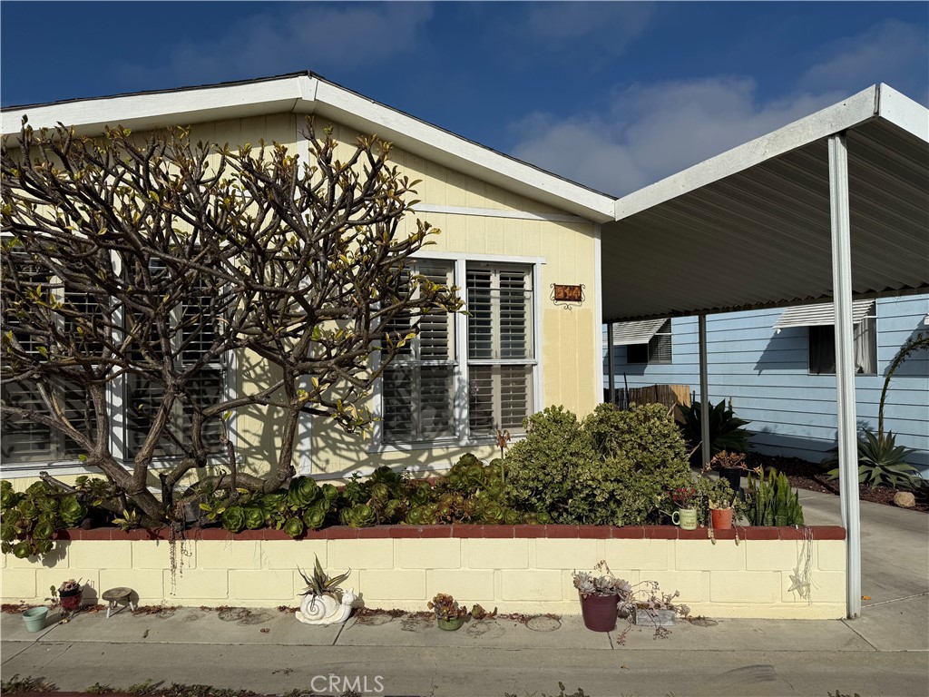 MLS #OC25116357 img 1