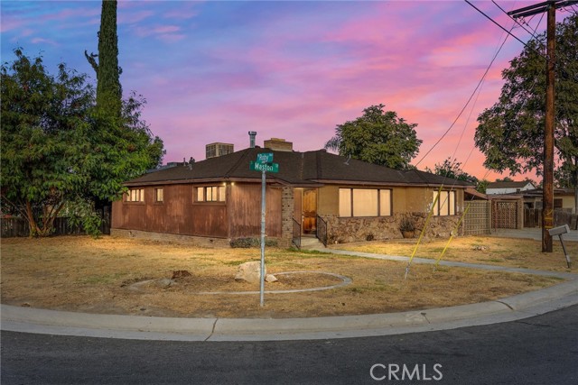 Detail Gallery Image 1 of 30 For 155 S Maston St, Porterville,  CA 93257 - 3 Beds | 2 Baths