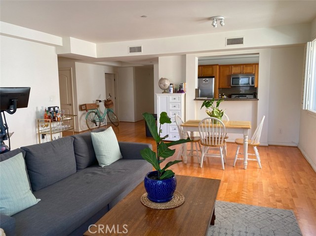 Detail Gallery Image 6 of 32 For 1241 S Westgate Ave #202,  Los Angeles,  CA 90025 - 3 Beds | 2/1 Baths