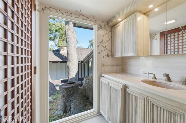 Image 33 of 66 For 100 Saddleback