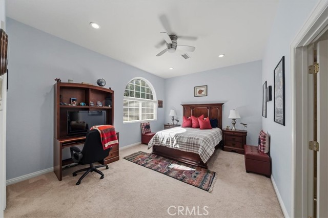 Detail Gallery Image 23 of 44 For 27312 Little Bear, Lake Arrowhead,  CA 92317 - 4 Beds | 4/1 Baths