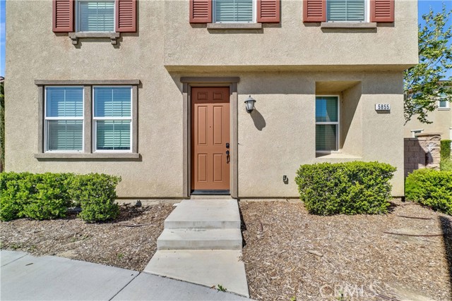 5855 Silveira Street, Eastvale CA: https://media.crmls.org/medias/f70a45b8-0e3b-414f-b464-6dae33bbe7af.jpg
