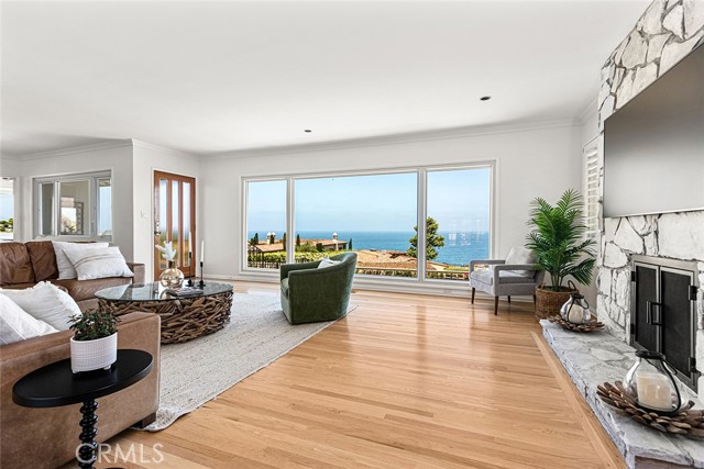 556 Via Media, Palos Verdes Estates CA: https://media.crmls.org/medias/f70ac555-7e7a-4a6d-a7f2-7bcac84be6ac.jpg