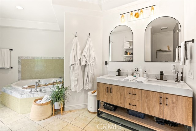 11145 Sunshine Terrace, Studio City CA: https://media.crmls.org/medias/f70b0d34-44c0-4944-9bf9-7208ee90a97d.jpg