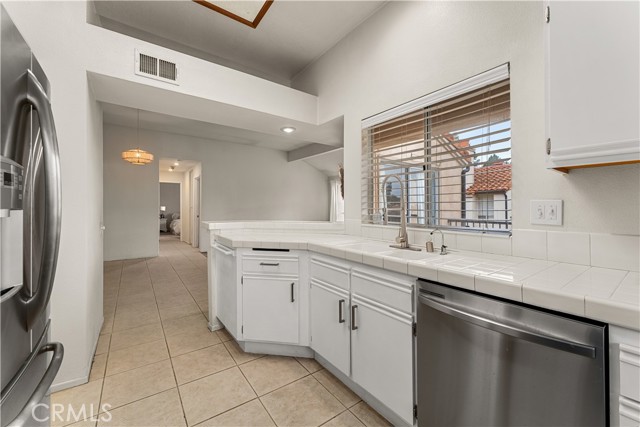 Detail Gallery Image 13 of 29 For 105 Corsica Dr, Newport Beach,  CA 92660 - 2 Beds | 1 Baths