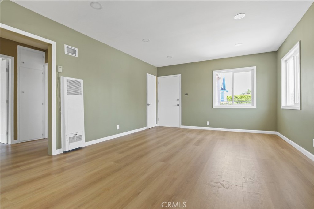 https://media.crmls.org/medias/f70c3733-a4c7-45e4-9b33-9363a6717ddc.jpg?preset=X-Large