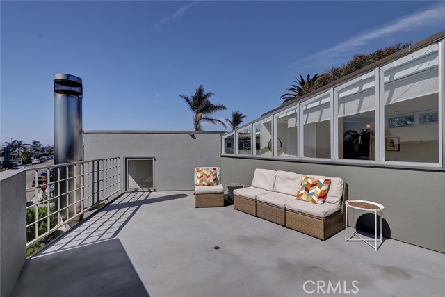 2318 Manhattan Avenue, Hermosa Beach, California 90254, 2 Bedrooms Bedrooms, ,2 BathroomsBathrooms,Residential,Sold,Manhattan,SB21195212