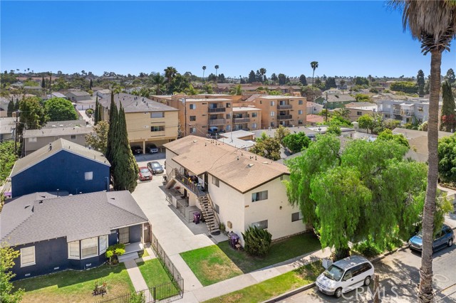 1600 Junipero Avenue, Long Beach CA: https://media.crmls.org/medias/f70d7c16-c080-4829-93f6-6a7d6a195ff2.jpg
