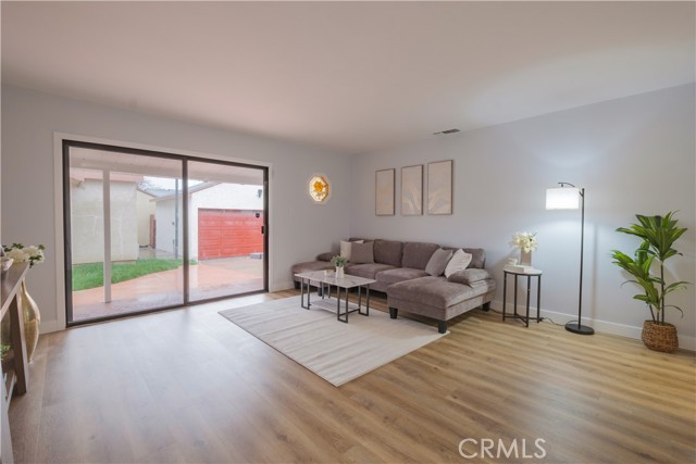 Detail Gallery Image 4 of 38 For 2545 Loomis St, Lakewood,  CA 90712 - 4 Beds | 2 Baths