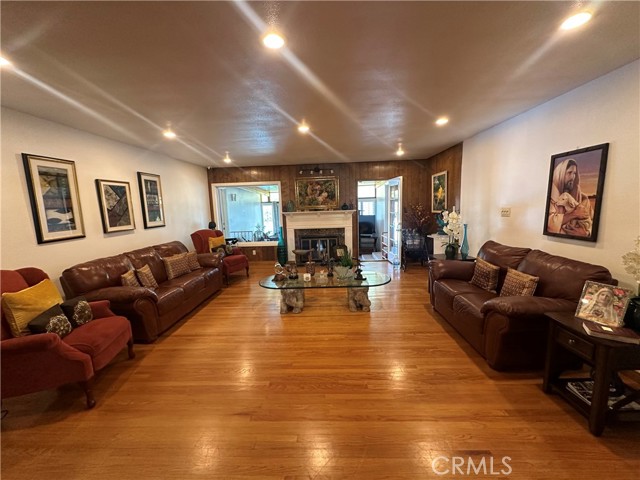 12268 Samoline Avenue, Downey CA: https://media.crmls.org/medias/f70dbae6-8c8d-4c6d-9155-6901333ebff8.jpg